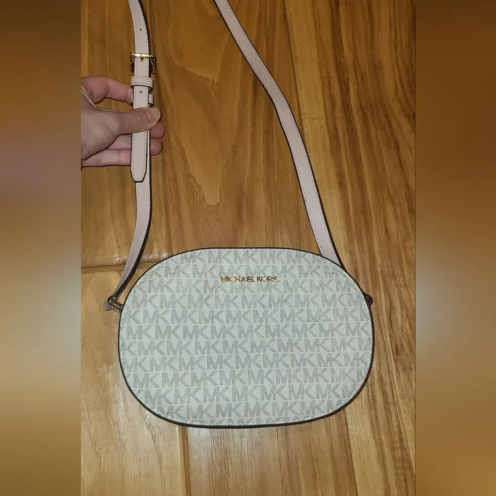 Michael Kors MK Designer Jet Set Travel Oval Pink White Crossbody Bag Purse